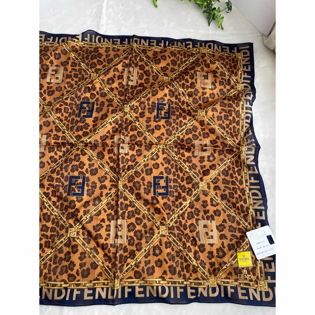 【新品未使用】フェンディ　大判　ハンカチ　スカーフ　FENDI　58×58㎝