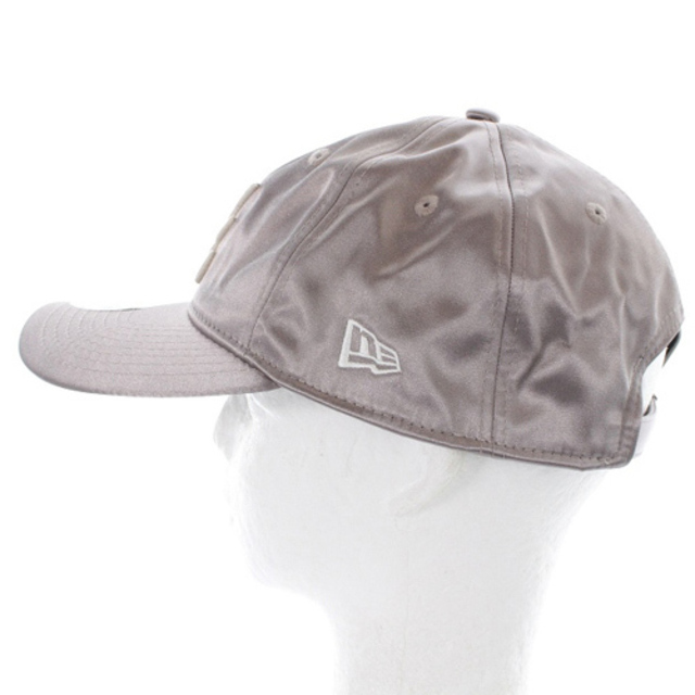 SNIDEL(スナイデル)のスナイデル NEW ERA 22AW 帽子 コラボキャップ 刺繍 グレージュ レディースの帽子(キャップ)の商品写真