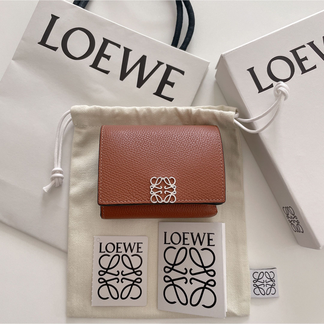 LOEWEロエベ アナグラム トライフォールドウォレット三つ折り財布 fkip