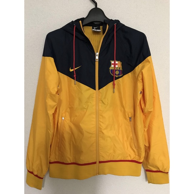 NIKE(ナイキ)のレア NIKE ナイキ FC Barcelona ウィンドブレーカージャケットS メンズのジャケット/アウター(ナイロンジャケット)の商品写真