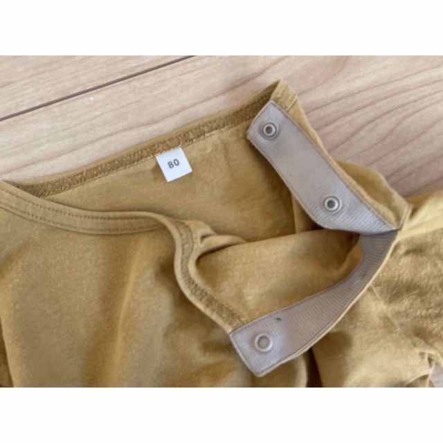 MUJI (無印良品)(ムジルシリョウヒン)のMUJI 無印　カットソー　からし色　80cm  キッズ/ベビー/マタニティのベビー服(~85cm)(シャツ/カットソー)の商品写真