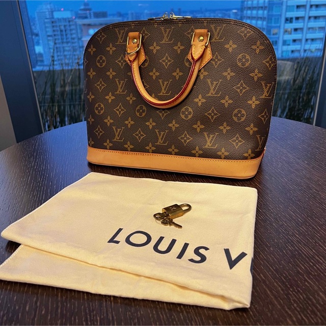 流行 LOUIS VUITTON - LOUIS VUITTON ルイヴィトン アルマ M51130