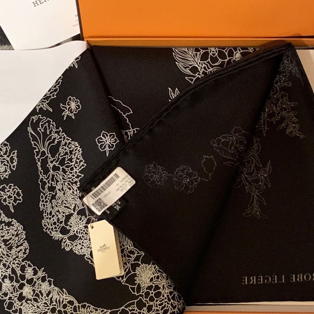 エルメス HERMES カレ 90 《ローブ・レジェール》新品未使用 エルメス HERMES カレ 90 《ローブ・レジェール》新品未使用