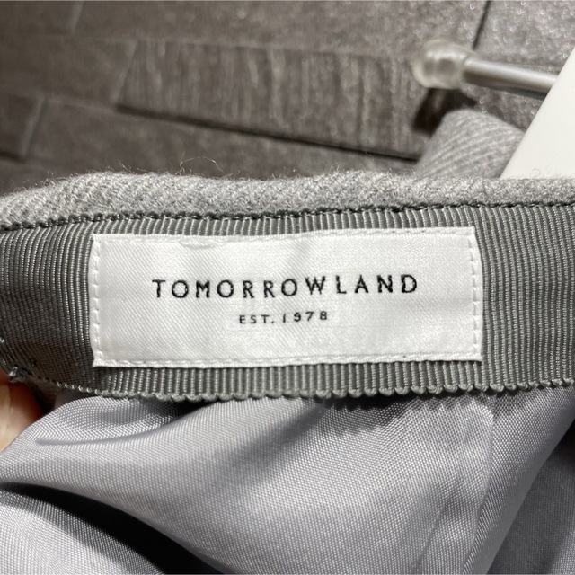 TOMORROWLAND(トゥモローランド)のTOMORROWLAND  スカート　グレー レディースのスカート(ひざ丈スカート)の商品写真