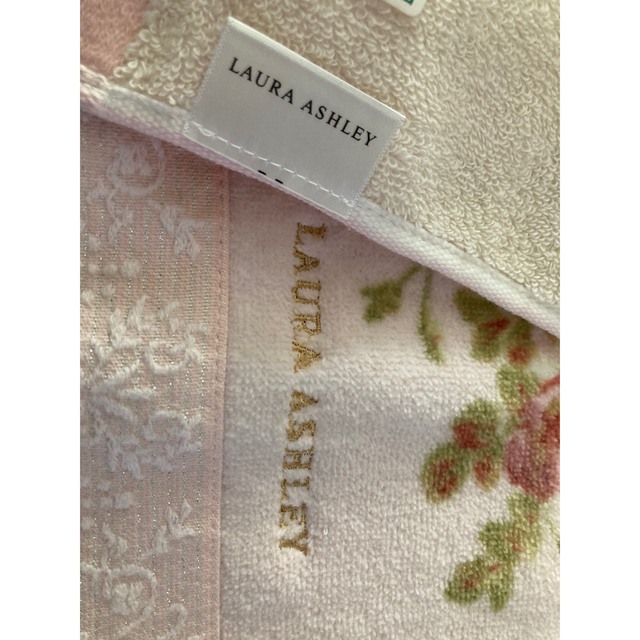 LAURA ASHLEY(ローラアシュレイ)のローラアシュレィ　ハンドタオル　アンジェリカp レディースのファッション小物(ハンカチ)の商品写真