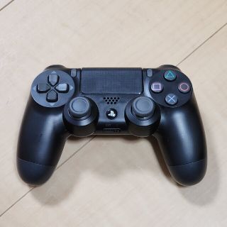 プレイステーション4(PlayStation4)の【純正品】ワイヤレスコントローラー(DUALSHOCK 4) ジェット・ブラック(携帯用ゲーム機本体)