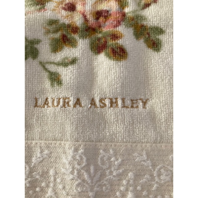 LAURA ASHLEY(ローラアシュレイ)のローラアシュレィ　ハンドタオル　アンジェリカw レディースのファッション小物(ハンカチ)の商品写真