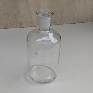 特大サイズの薬瓶　メディシンボトル(ガラス)