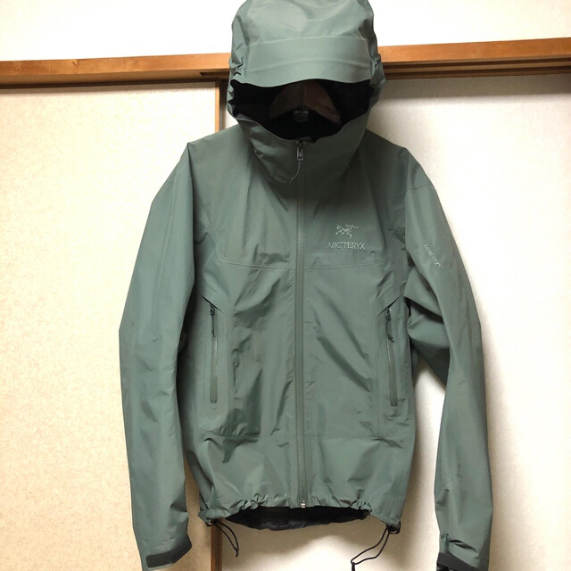 最初の BEAMS × ARC'TERYX /BETA サンドストーム SL マウンテン