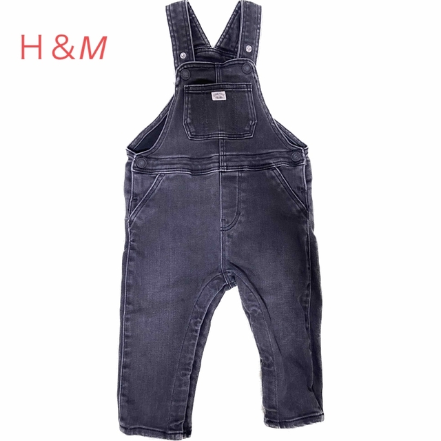 H&M(エイチアンドエム)のＨ＆M 子供服　ブラックデニムサロペット　サイズ80くらい キッズ/ベビー/マタニティのベビー服(~85cm)(パンツ)の商品写真