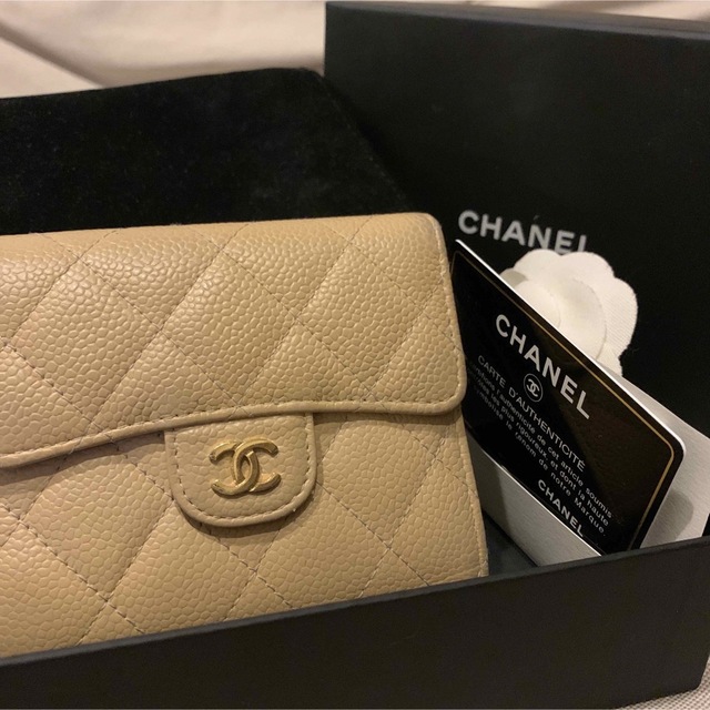 財布CHANEL ベージュ マトラッセ 三つ折り財布