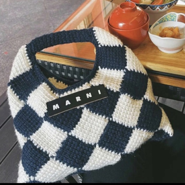 Marni(マルニ)の新品☆MARNIマルニ　ニットバッグ　スモールテックウール ホワイト 正規品 レディースのバッグ(トートバッグ)の商品写真