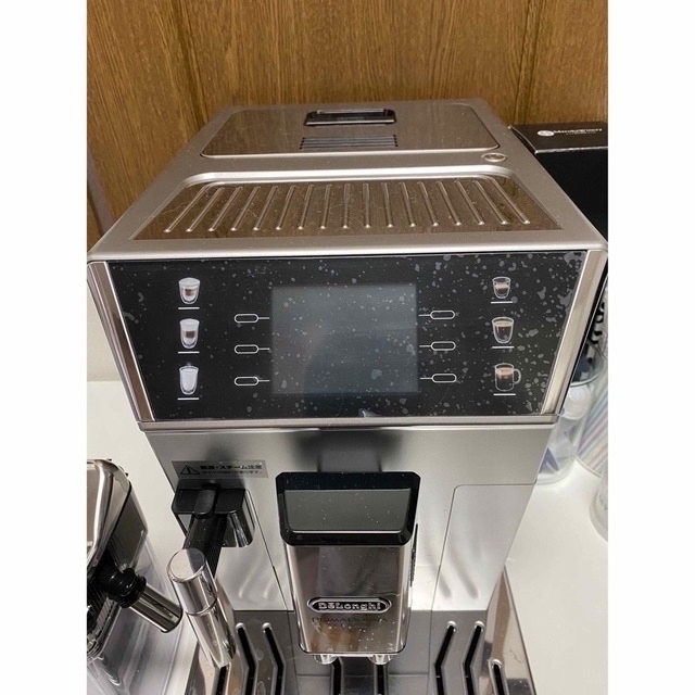 DeLonghi(デロンギ)のお値下げ 国内正規 デロンギ プリマドンナクラス コーヒーメーカー スマホ/家電/カメラの調理家電(エスプレッソマシン)の商品写真