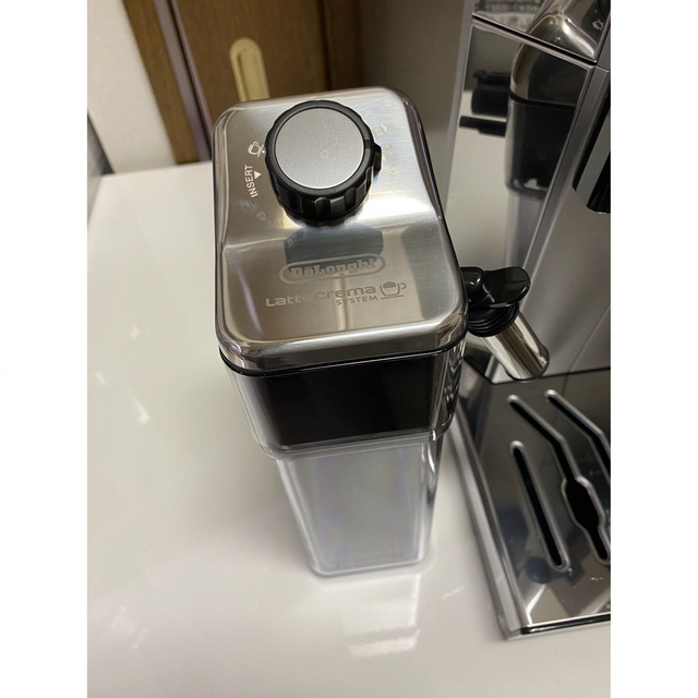 DeLonghi(デロンギ)のお値下げ 国内正規 デロンギ プリマドンナクラス コーヒーメーカー スマホ/家電/カメラの調理家電(エスプレッソマシン)の商品写真