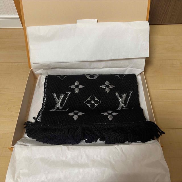 開梱 設置?無料 】 LOUIS VUITTON ルイ ヴィトン モノグラム エシャルプ ロゴマニア マフラー ブラック シルバー マフラー+ショール 