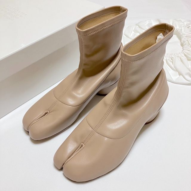 Maison Martin Margiela(マルタンマルジェラ)の新品 36 マルジェラ 21ss タビ ショート レザーブーツ 3980 レディースの靴/シューズ(ブーツ)の商品写真