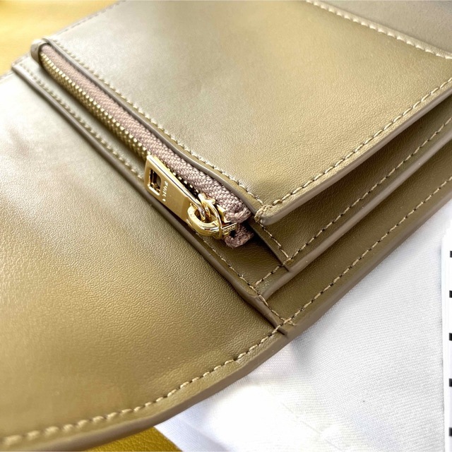 付与 新品FURLA フルラ 三つ折り財布 カーキブラウン系 laboyglass.com