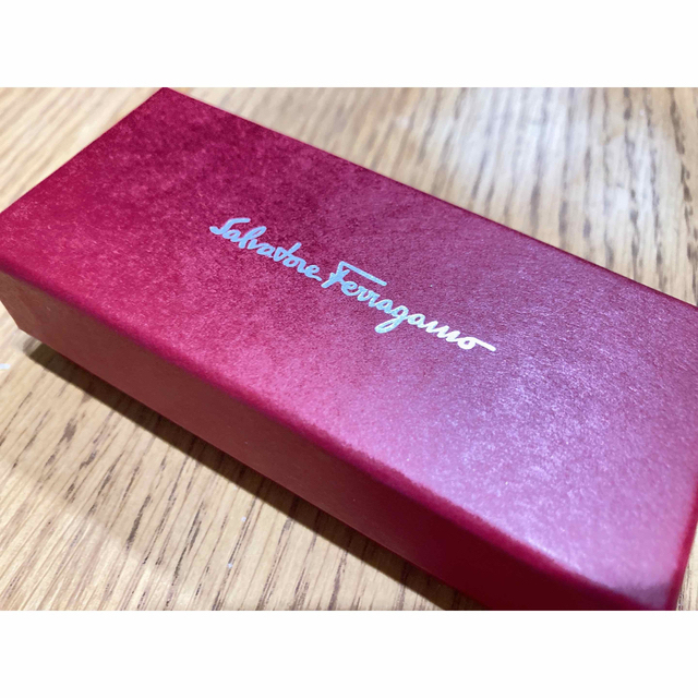 Salvatore Ferragamo(サルヴァトーレフェラガモ)の新品未使用　フェラガモ　バレッタ レディースのヘアアクセサリー(バレッタ/ヘアクリップ)の商品写真