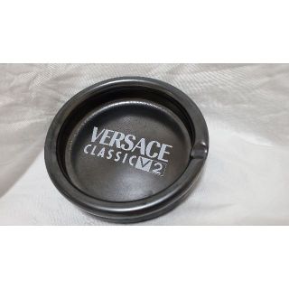 ヴェルサーチ(VERSACE)の正規希少 非売品 ヴェルサーチ アイコンロゴ文字 灰皿 黒×白 アッシュトレイ (灰皿)