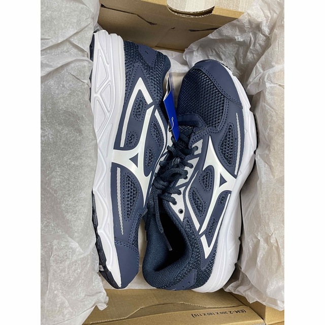 MIZUNO(ミズノ)の【新品】ミズノ★スニーカー　ネイビー　24.5㎝ キッズ/ベビー/マタニティのキッズ靴/シューズ(15cm~)(スニーカー)の商品写真