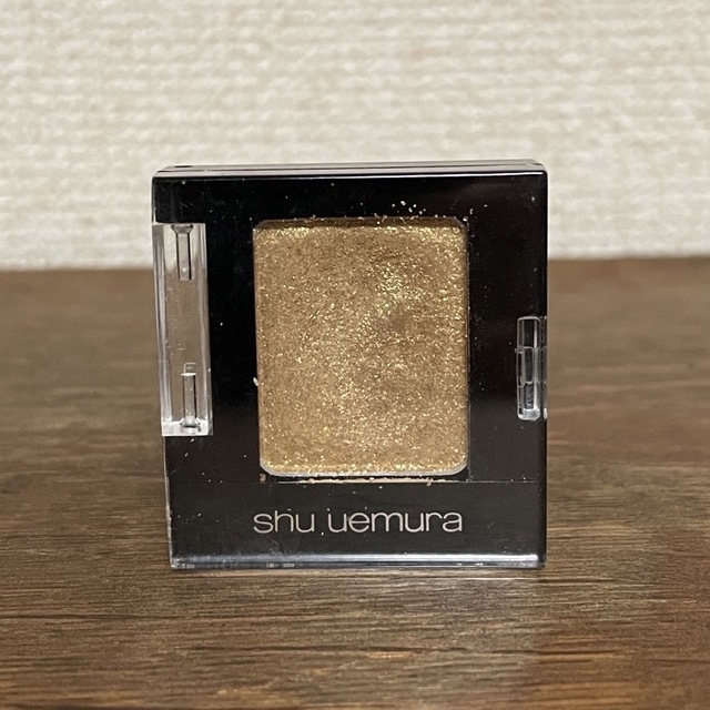 shu uemura(シュウウエムラ)のシュウウエムラ　アイシャドウ　イエローゴールド コスメ/美容のベースメイク/化粧品(アイシャドウ)の商品写真