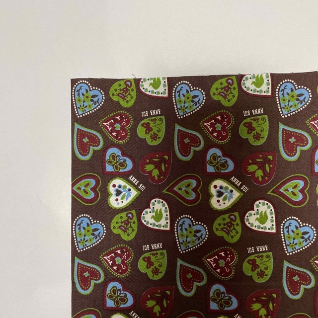 ANNA SUI(アナスイ)の綿生地　Anna Sui アナスイ　ブラウン×グリーン　ハート柄 ハンドメイドの素材/材料(生地/糸)の商品写真