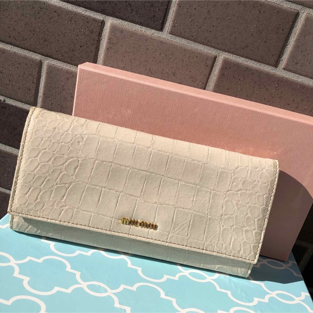 miumiu(ミュウミュウ)のMIUMIU長財布 型押しクロコ 𓍯 レディースのファッション小物(財布)の商品写真