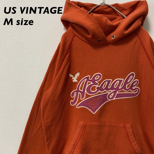 American Eagle(アメリカンイーグル)のアメリカンイーグル　パーカー　フーディ　刺繍ロゴ　オレンジ色　男女兼用　Mサイズ メンズのトップス(パーカー)の商品写真