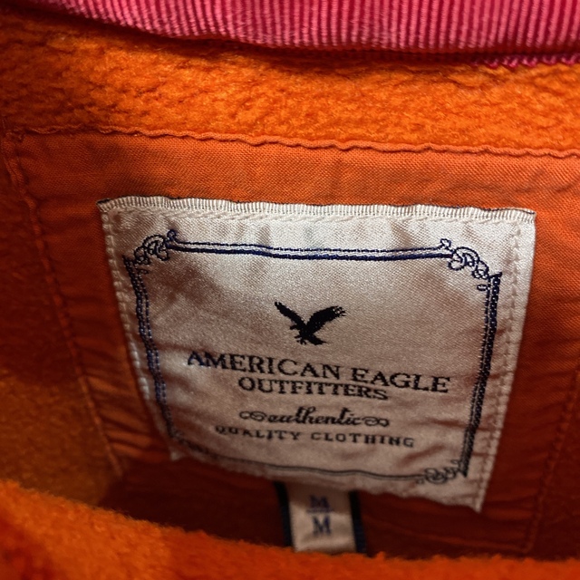 American Eagle(アメリカンイーグル)のアメリカンイーグル　パーカー　フーディ　刺繍ロゴ　オレンジ色　男女兼用　Mサイズ メンズのトップス(パーカー)の商品写真