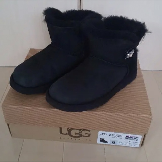 UGG(アグ)のアグ　ugg ムートン　黒　スワロフスキー レディースの靴/シューズ(ブーツ)の商品写真