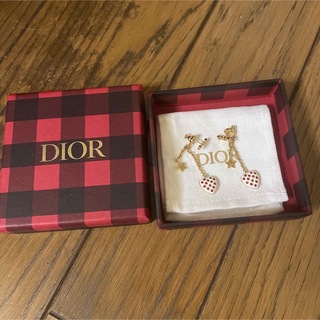 クリスチャンディオール(Christian Dior)のクリスチャン・ディオール　ピアス　ホワイトハートドット(ピアス)