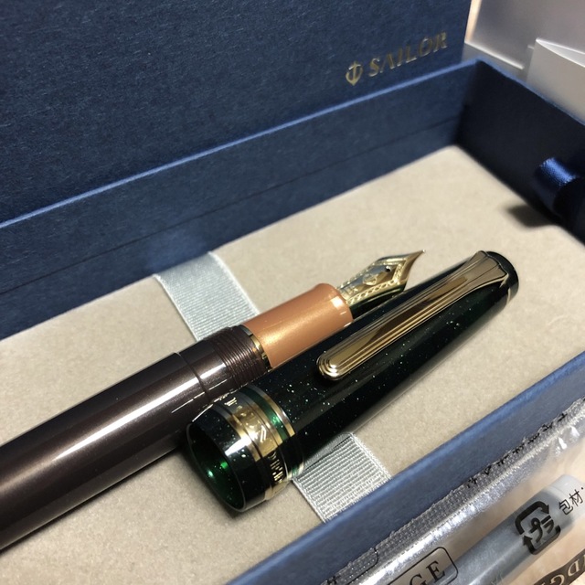 ☆限定 新品未使用 セーラー 万年筆 クリスマスプディング ニブMF中細字☆