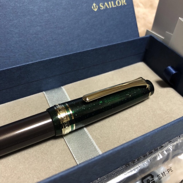 ☆限定 新品未使用 セーラー 万年筆 クリスマスプディング ニブMF中細字☆