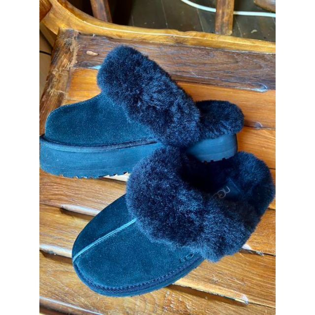 UGG サンダル 22cm 美品-