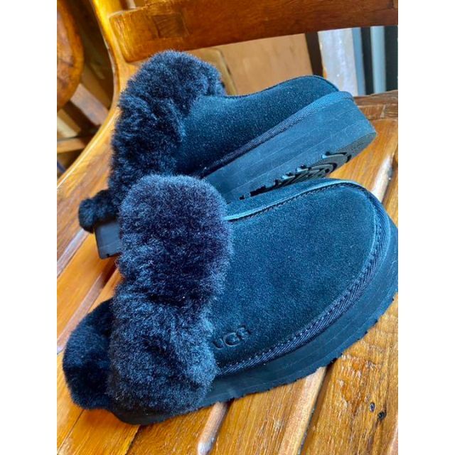 UGG アグ DISQUETTE 厚底ファーサンダル-