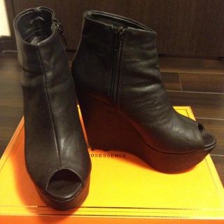 アールアンドイー(R&E)のR&E short boots(ブーツ)