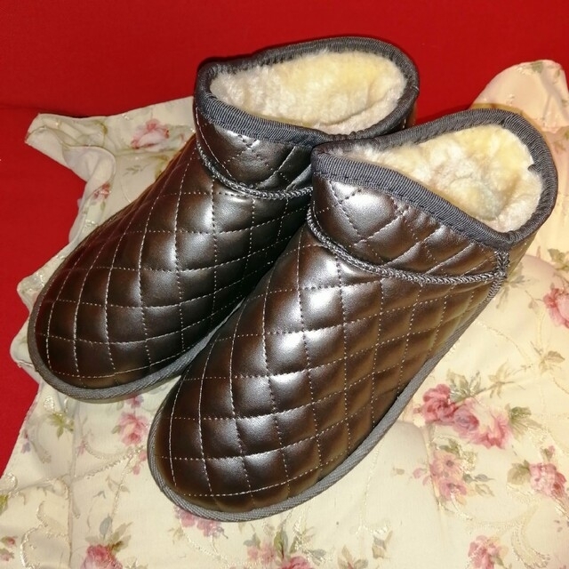 新品未使用　中ボアキルティングベリーショートブーツ(ガンメタ) レディースの靴/シューズ(ブーツ)の商品写真