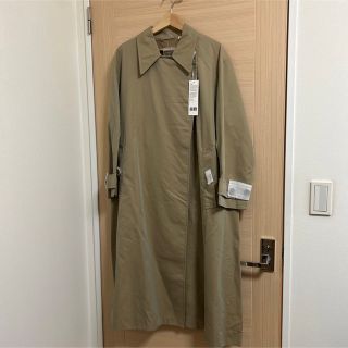 ユニクロ(UNIQLO)の【新品】UNIQLO U ロングトレンチコート　玉虫色　ベージュ　サイズL(トレンチコート)