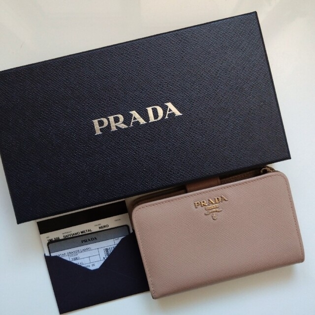 PRADA(プラダ)の☆専用☆プラダ サフィアーノ 二つ折り財布 レディースのファッション小物(財布)の商品写真