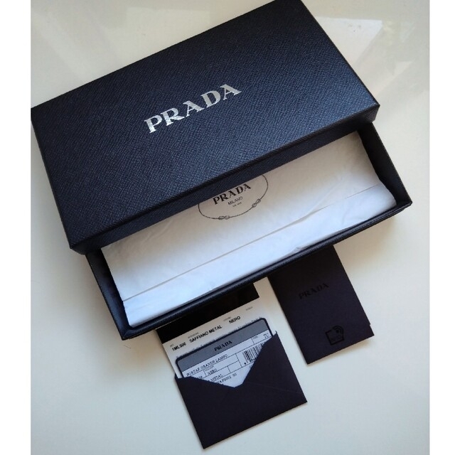 PRADA(プラダ)の☆専用☆プラダ サフィアーノ 二つ折り財布 レディースのファッション小物(財布)の商品写真