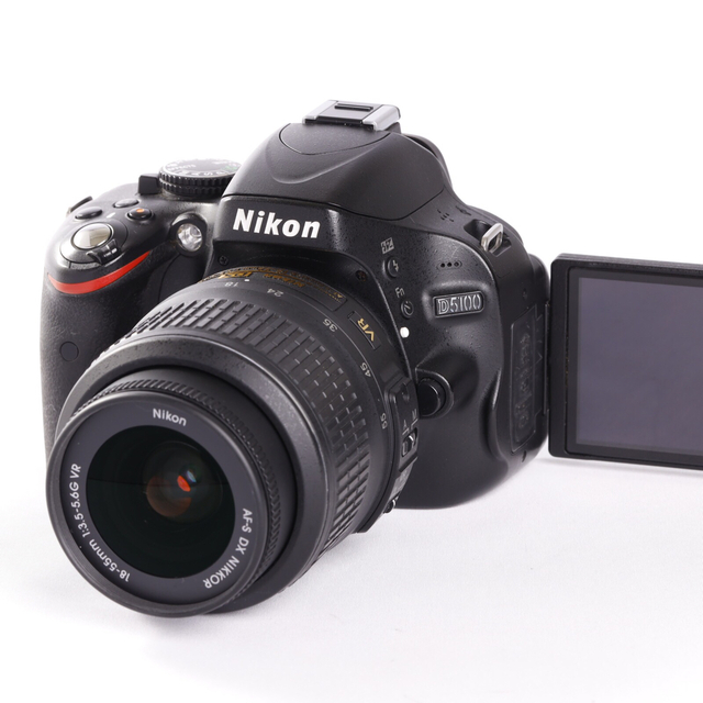 Nikon(ニコン)の人気のデジタル一眼レフ★ニコン  D5100★自撮りモニター搭載 スマホ/家電/カメラのカメラ(デジタル一眼)の商品写真