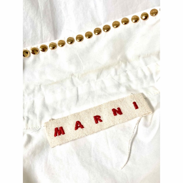 Marni(マルニ)のマルニ　marni スタッズ　装飾　ノースリーブ　シャツ　ベスト　レディース　白 レディースのトップス(シャツ/ブラウス(半袖/袖なし))の商品写真