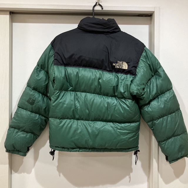 THE NORTH FACE(ザノースフェイス)の超定番 ノースフェイス ヌプシダウンジャケット 希少カラー 極暖 グリーン メンズのジャケット/アウター(ダウンジャケット)の商品写真