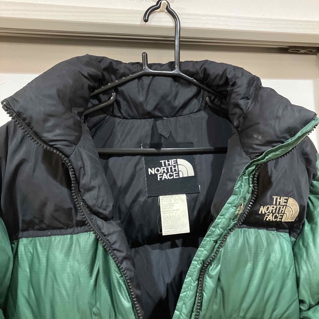 THE NORTH FACE(ザノースフェイス)の超定番 ノースフェイス ヌプシダウンジャケット 希少カラー 極暖 グリーン メンズのジャケット/アウター(ダウンジャケット)の商品写真