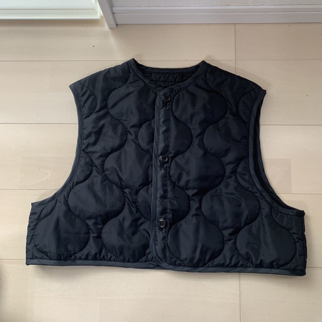 HYKE QUILTED CROPPED VEST ブラック 3