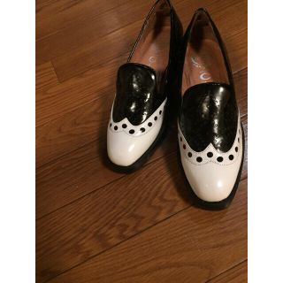 ジェフリーキャンベル(JEFFREY CAMPBELL)のjeffrey  campbell バイカラーローファー 新品未使用品 36(ローファー/革靴)