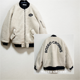 ロデオクラウンズ(RODEO CROWNS)の【RODEO CROWNS】バックビックロゴ ボンバーボアジャケット(ブルゾン)