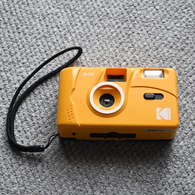 【中古】 KODAK コダック フィルムカメラ M38 イエロー スマホ/家電/カメラのカメラ(フィルムカメラ)の商品写真