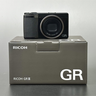 リコー(RICOH)のRICOH GR III＋別売アクセサリー 約18,000円分セット(コンパクトデジタルカメラ)