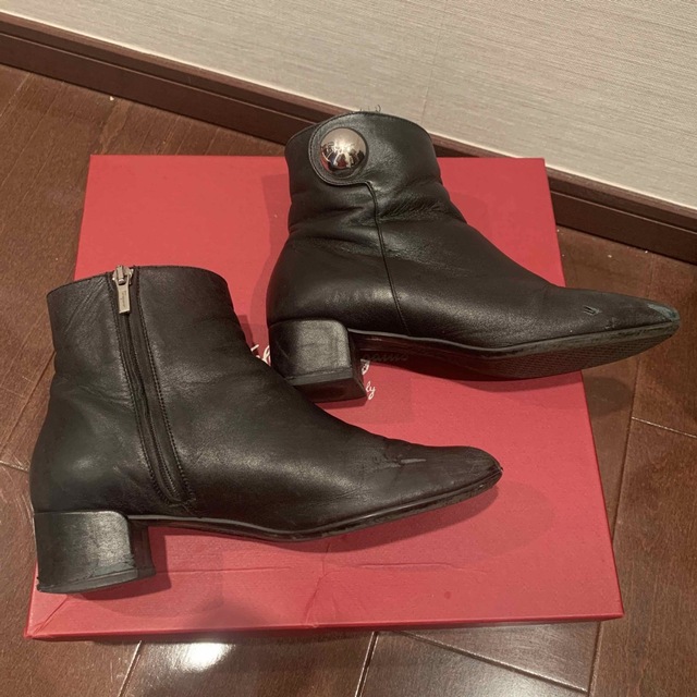 Salvatore Ferragamo(サルヴァトーレフェラガモ)のフェラガモ　ショートブーツ　ブーティ レディースの靴/シューズ(ブーティ)の商品写真